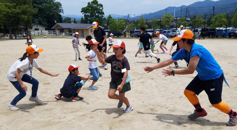 こどもたちと一緒にスポーツレクリエーションを楽しもう。 こどもたちと一緒にスポーツレクリエーションを楽しもう。
